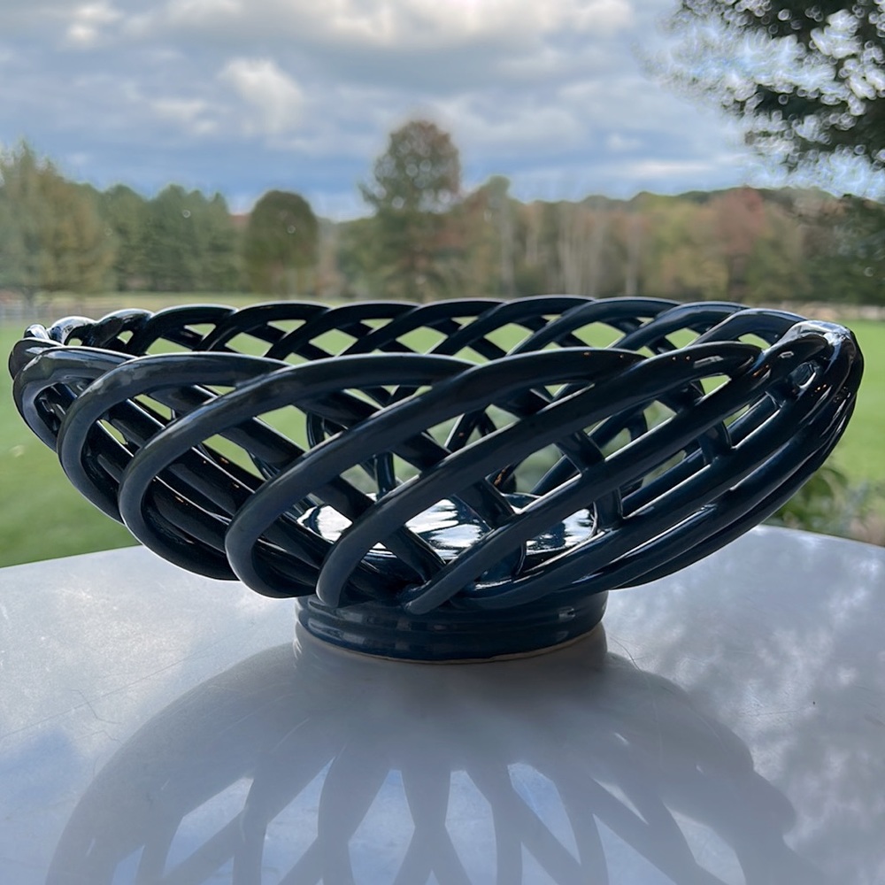 Ceramic Periwinkle Lattice Round Open Weave Bread Fruit Basket Pottery Stamped